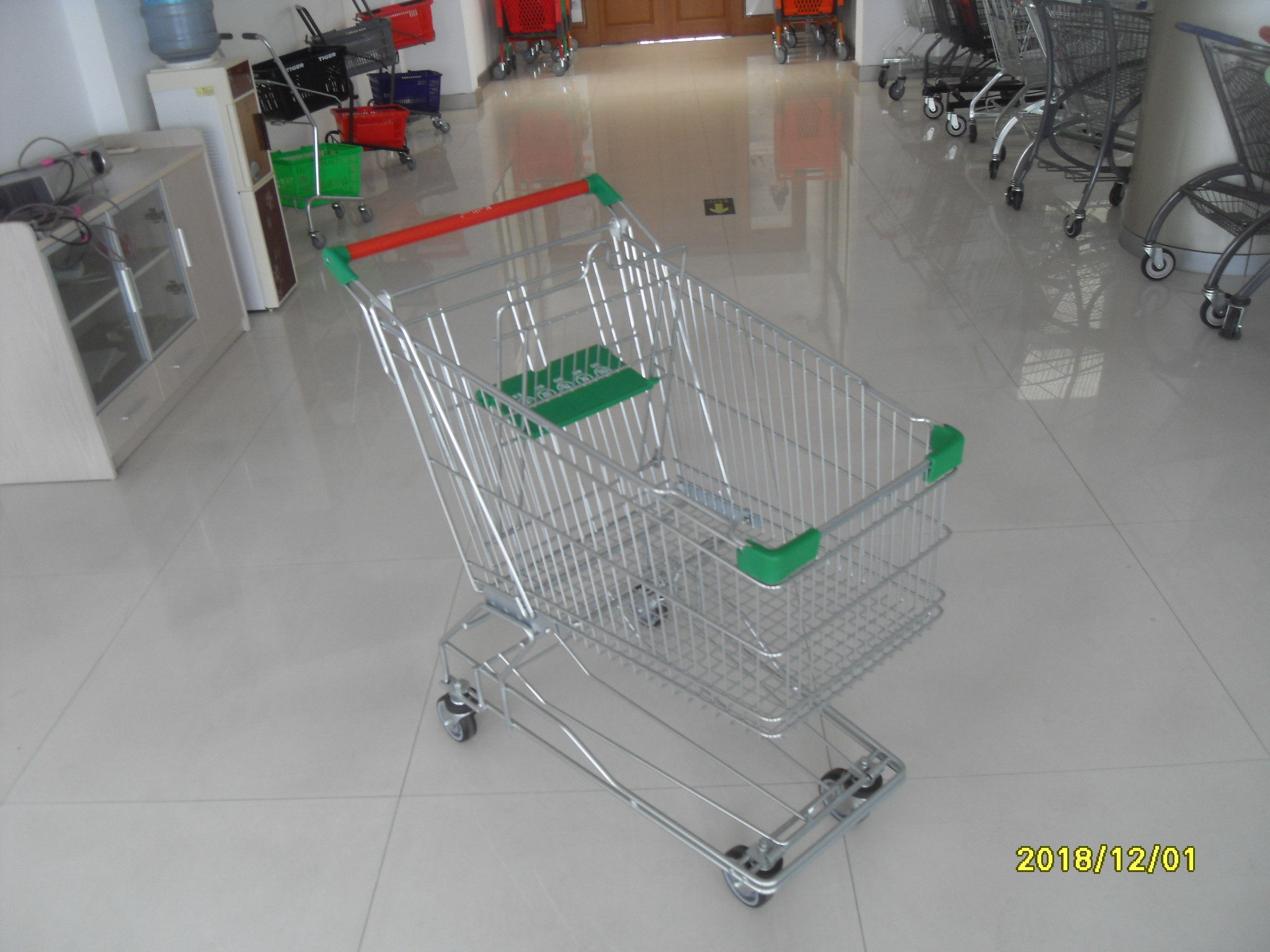 125 L Wire Shopping Trolley , Compact Grocery Cart 902x557x985mm Size